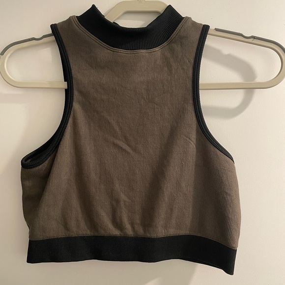 Fabletics high neck crop top - cold weather line - Picture 1 of 4